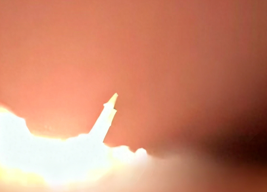 iran_launch_missiles_to_israel_air_defense.png