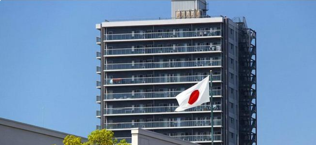 japanese_flag_urban_skyline.png